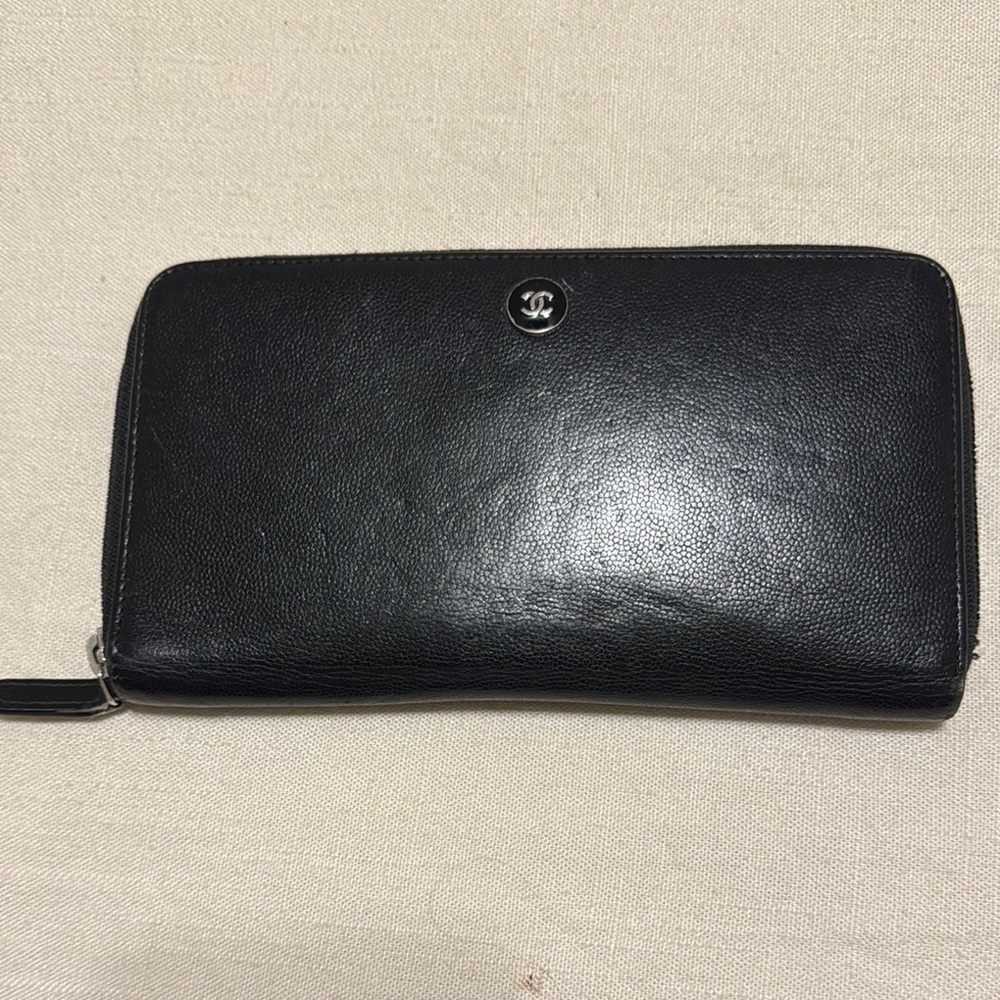 CHANEL Classic Black Leather Zip Wallet